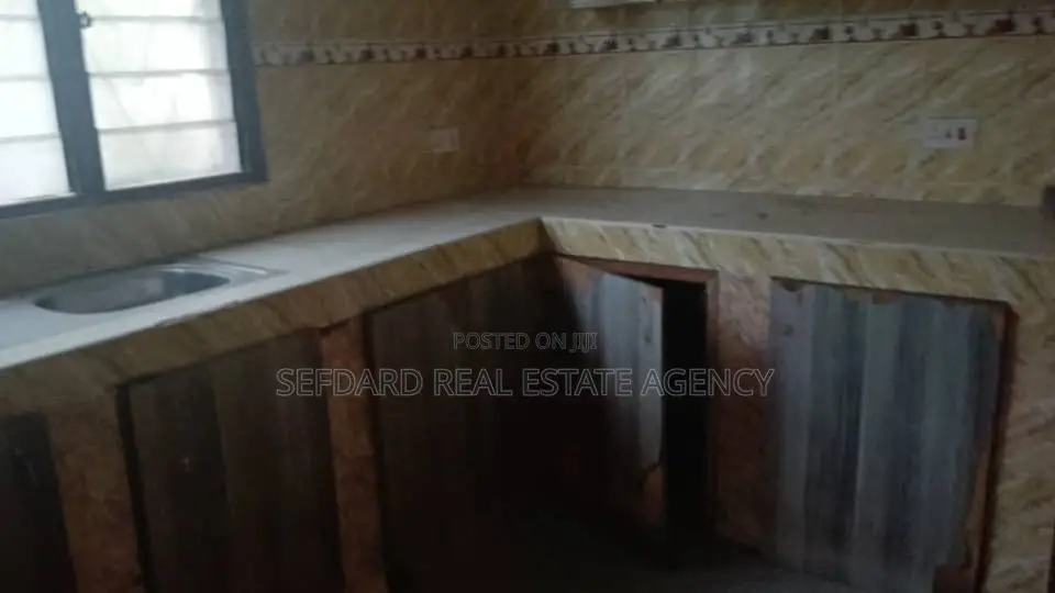 10bdrm House in Sefdard Properties, Ablekuma for sale