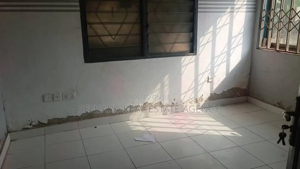 10bdrm House in Sefdard Properties, Ablekuma for sale