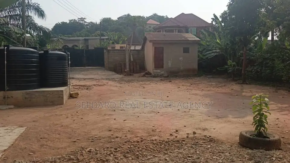 10bdrm House in Sefdard Properties, Ablekuma for sale