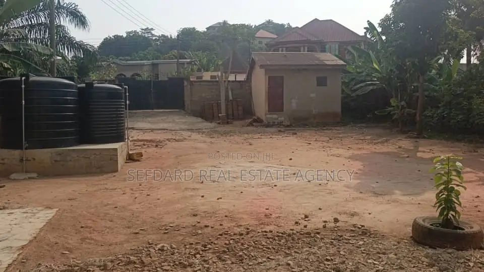 10bdrm House in Sefdard Properties, Ablekuma for sale