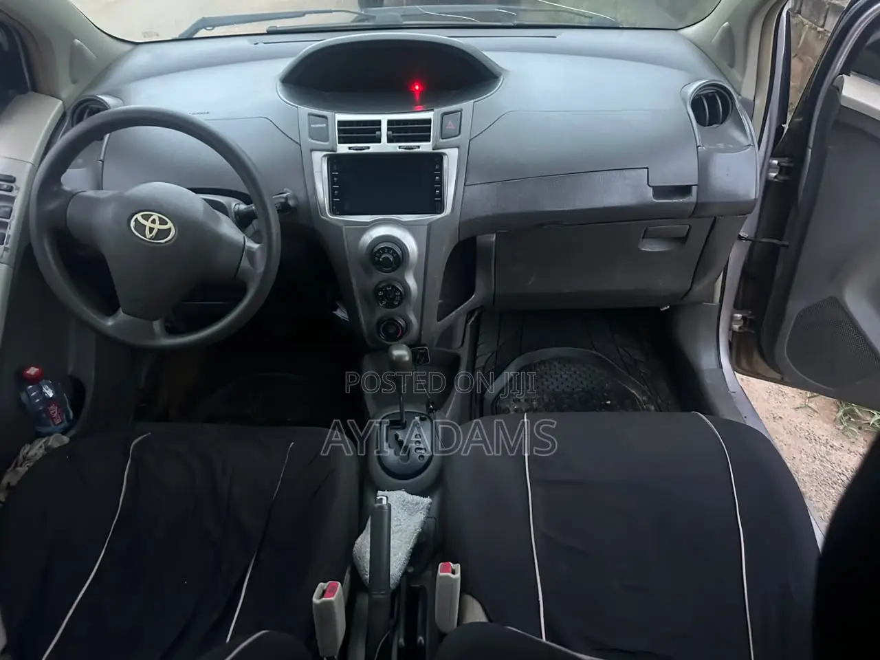 Toyota Vitz 1.3 AWD 3dr 2010 Beige