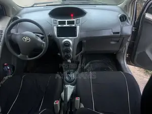 Toyota Vitz 1.3 AWD 3dr 2010 Beige