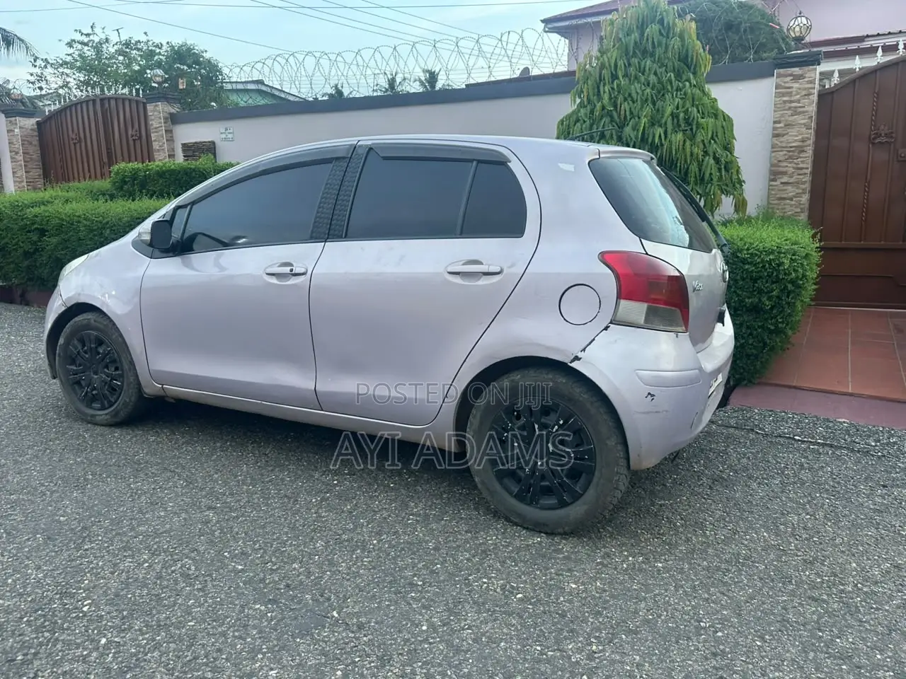 Toyota Vitz 1.3 AWD 3dr 2010 Beige