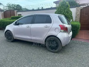 Toyota Vitz 1.3 AWD 3dr 2010 Beige