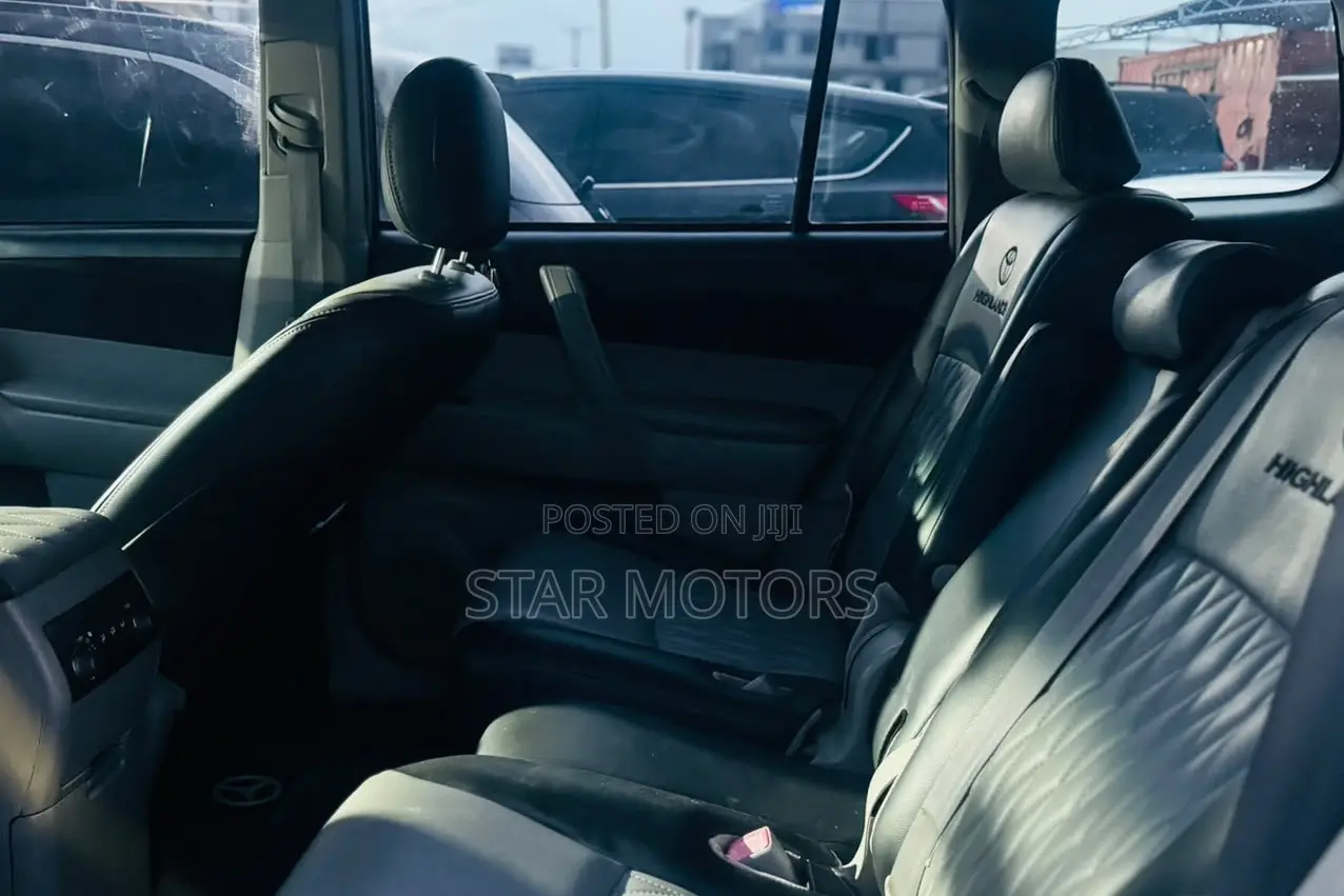 Toyota Highlander 2010 Silver
