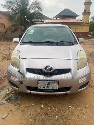 Toyota Vitz 1.0 FWD 3dr 2010 Gray