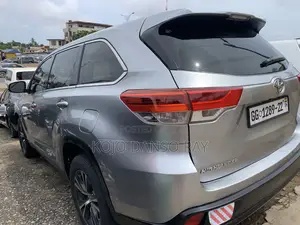 Toyota Highlander Limited 2019 Silver