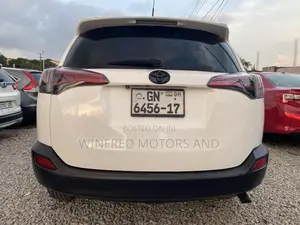 Toyota RAV4 LE 4dr SUV AWD (2.5L 4cyl 6A) 2015 White
