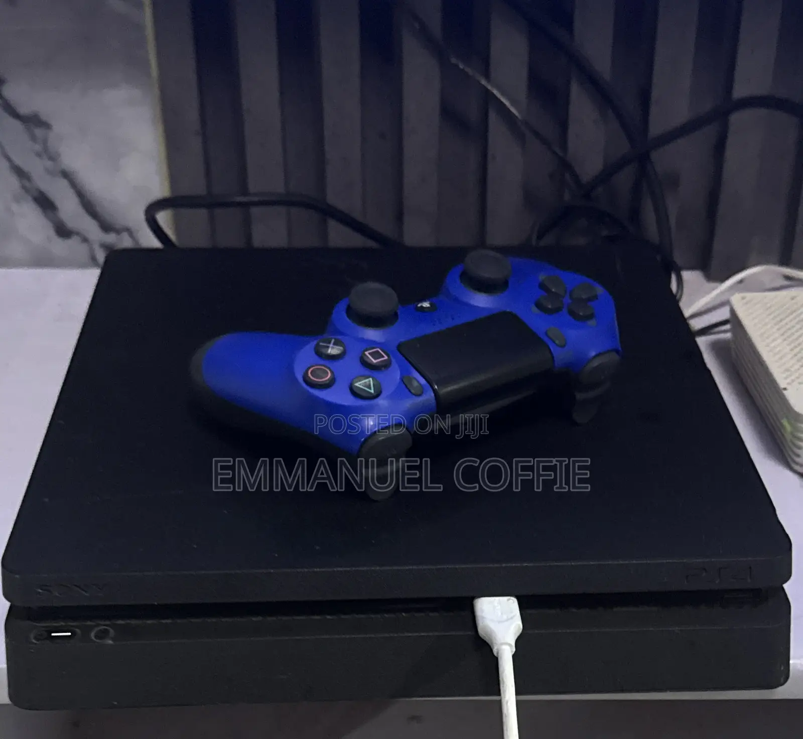 Play Station 4 Slim