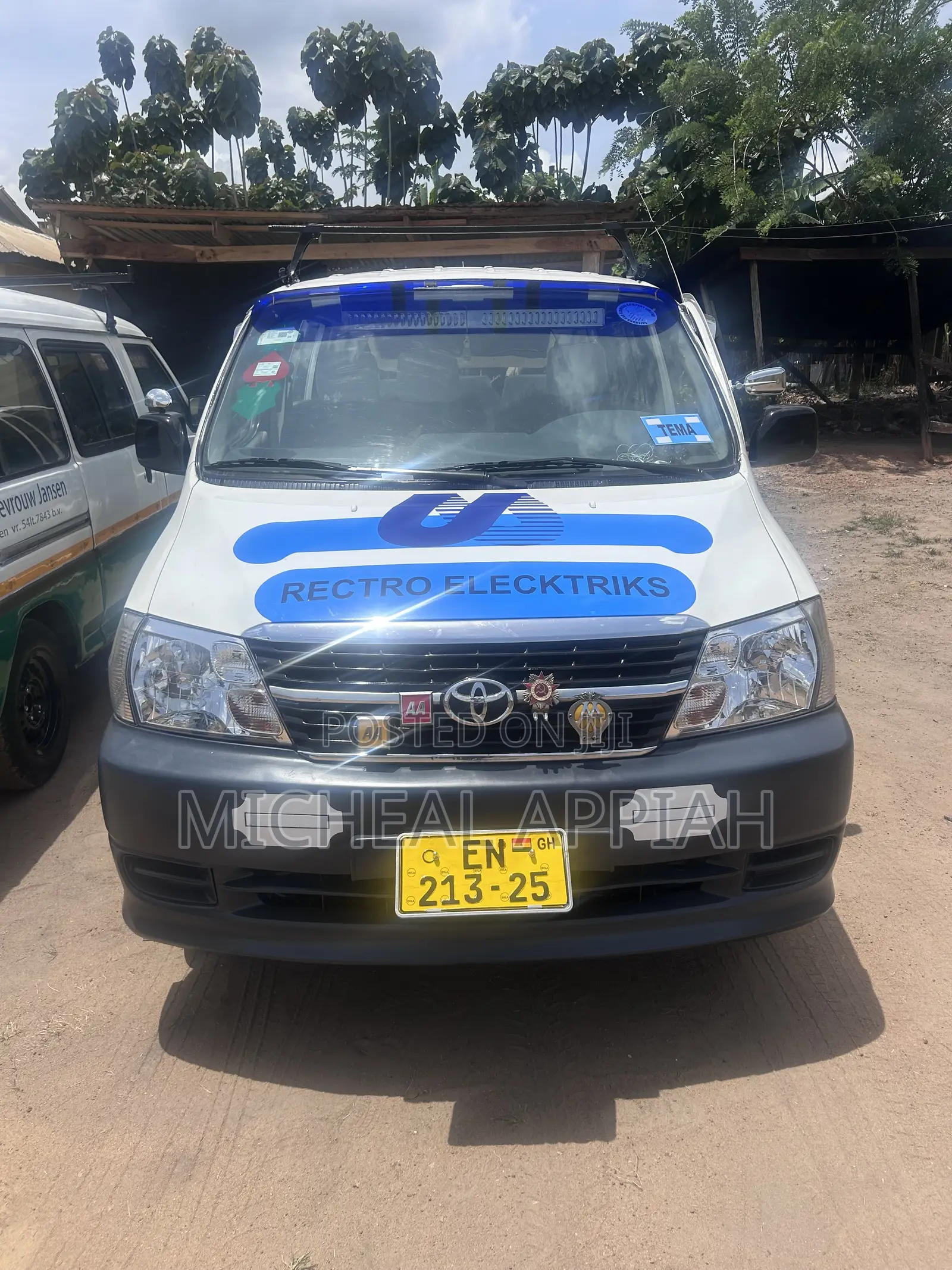 Toyota Grand HiAce 2010 White