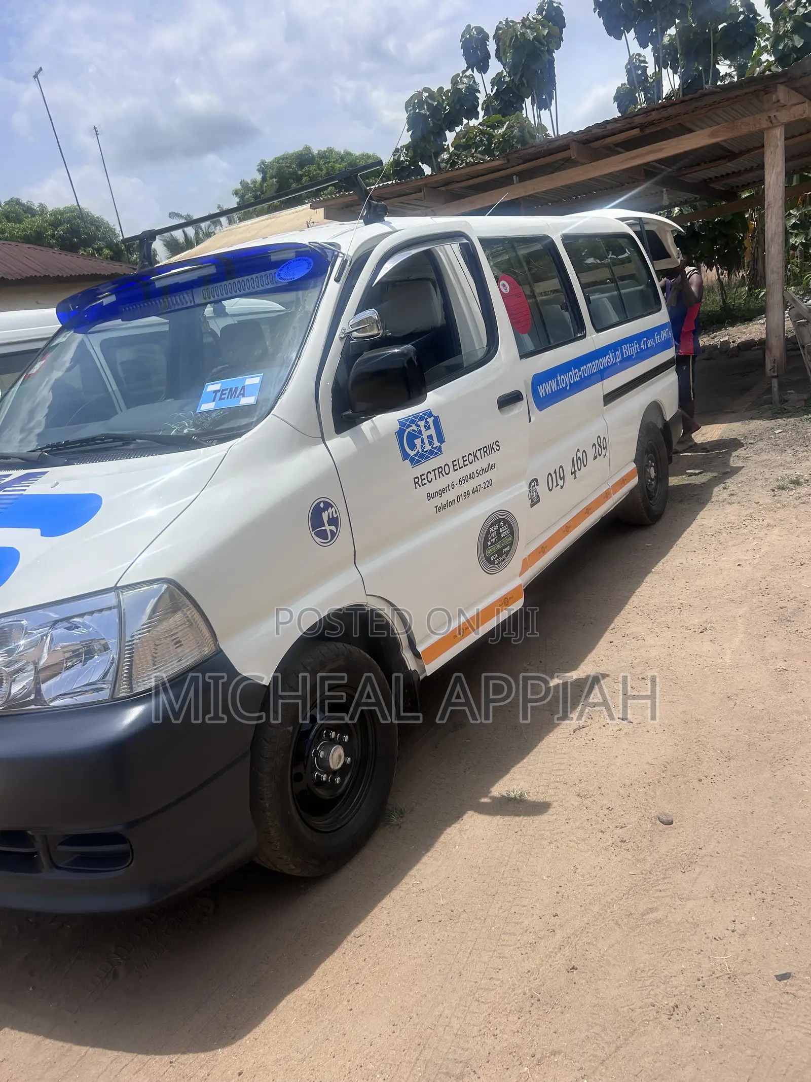 Toyota Grand HiAce 2010 White