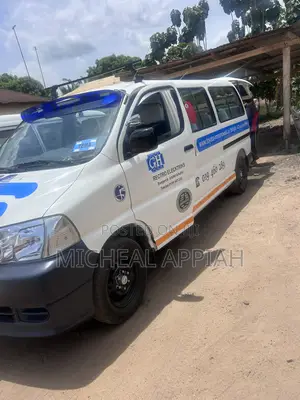 Toyota Grand HiAce 2010 White