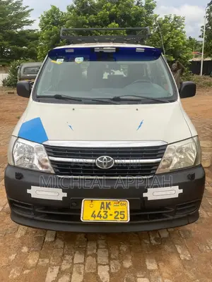 Toyota Grand HiAce 2010 White