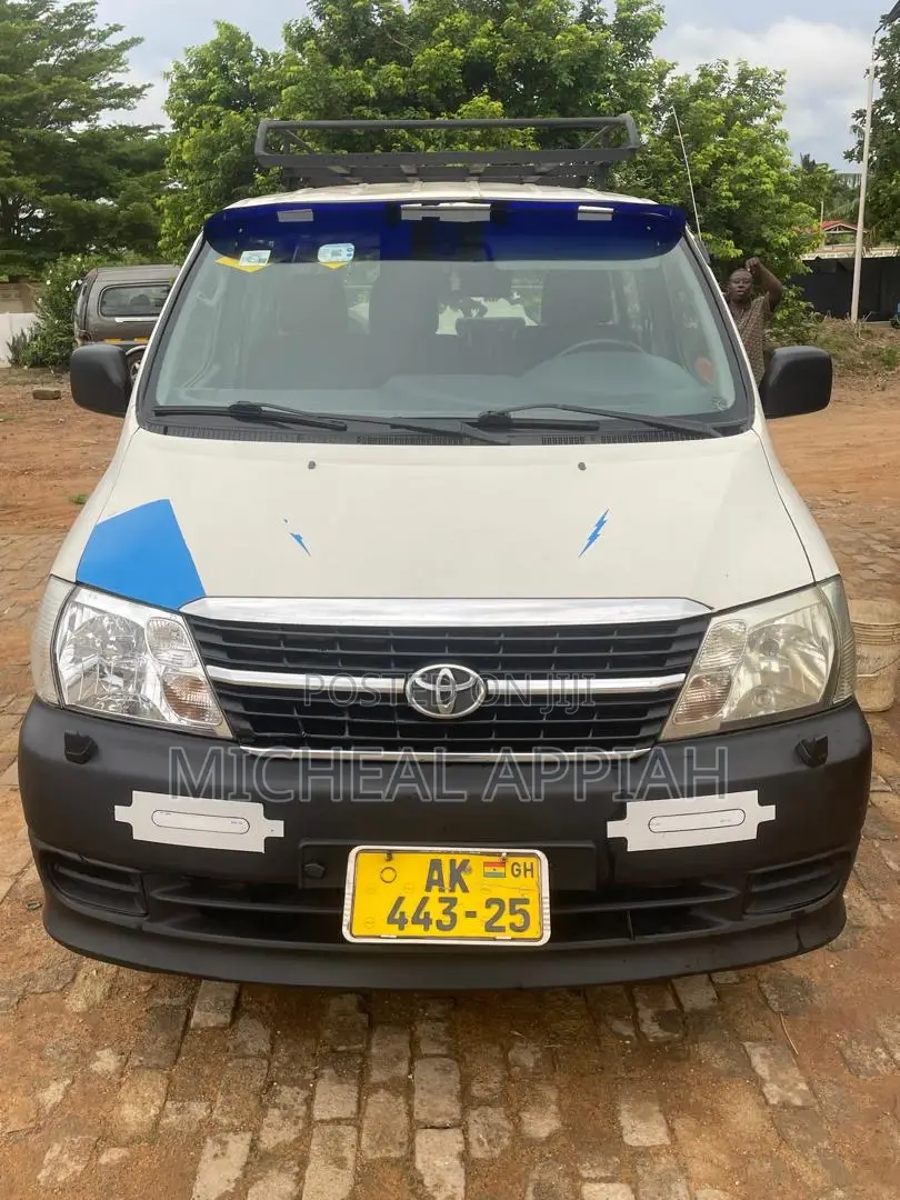Toyota Grand HiAce 2010 White