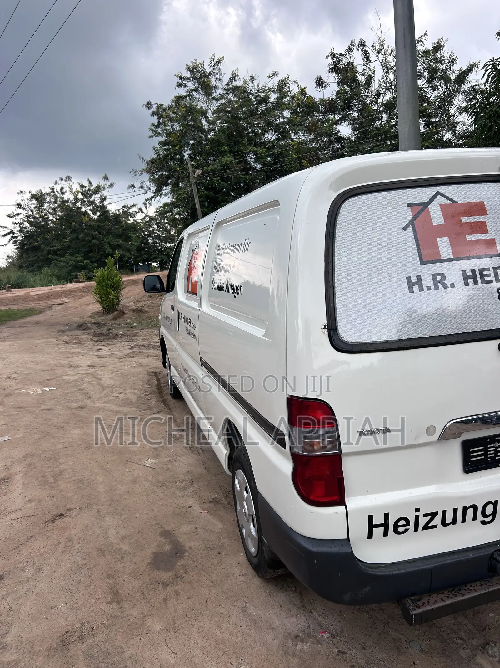 Toyota Grand HiAce 2010 White