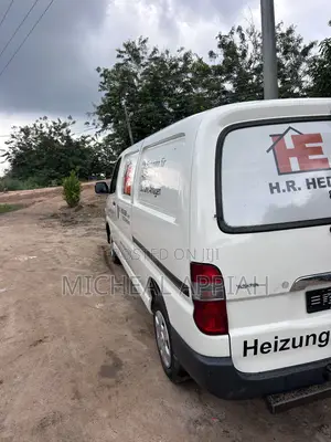 Toyota Grand HiAce 2010 White