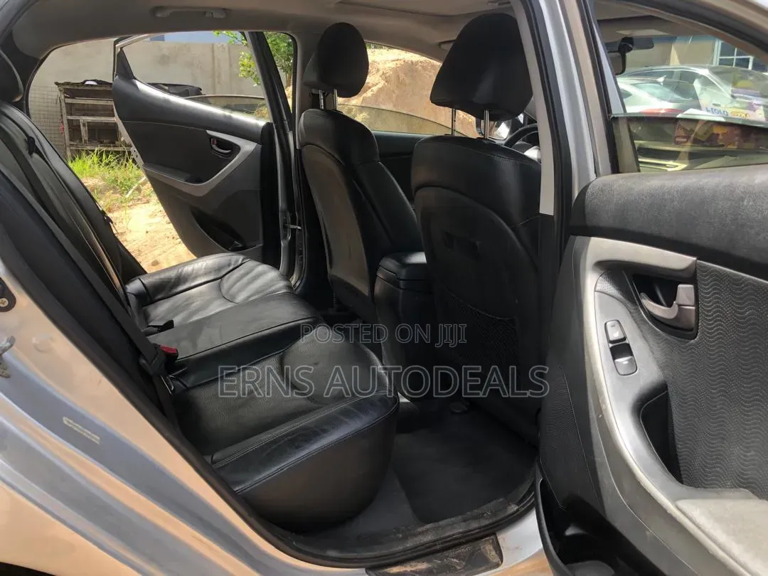 Hyundai Elantra Limited Sedan FWD (1.8L 4cyl 6A) 2013 Silver
