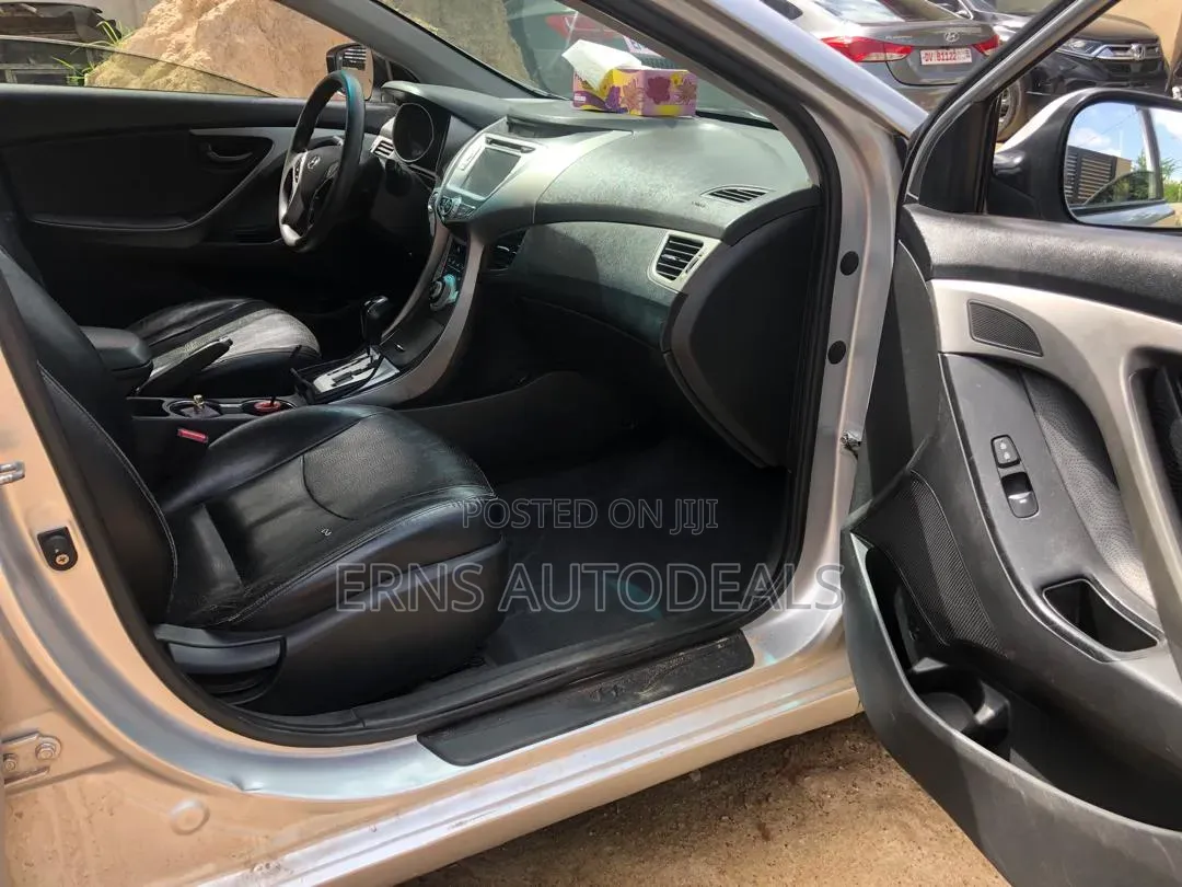Hyundai Elantra Limited Sedan FWD (1.8L 4cyl 6A) 2013 Silver