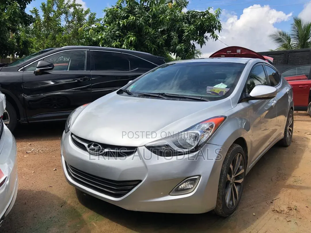 Hyundai Elantra Limited Sedan FWD (1.8L 4cyl 6A) 2013 Silver