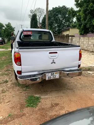Mitsubishi L200 2010 White