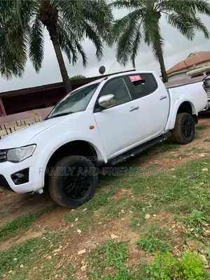 Mitsubishi L200 2010 White