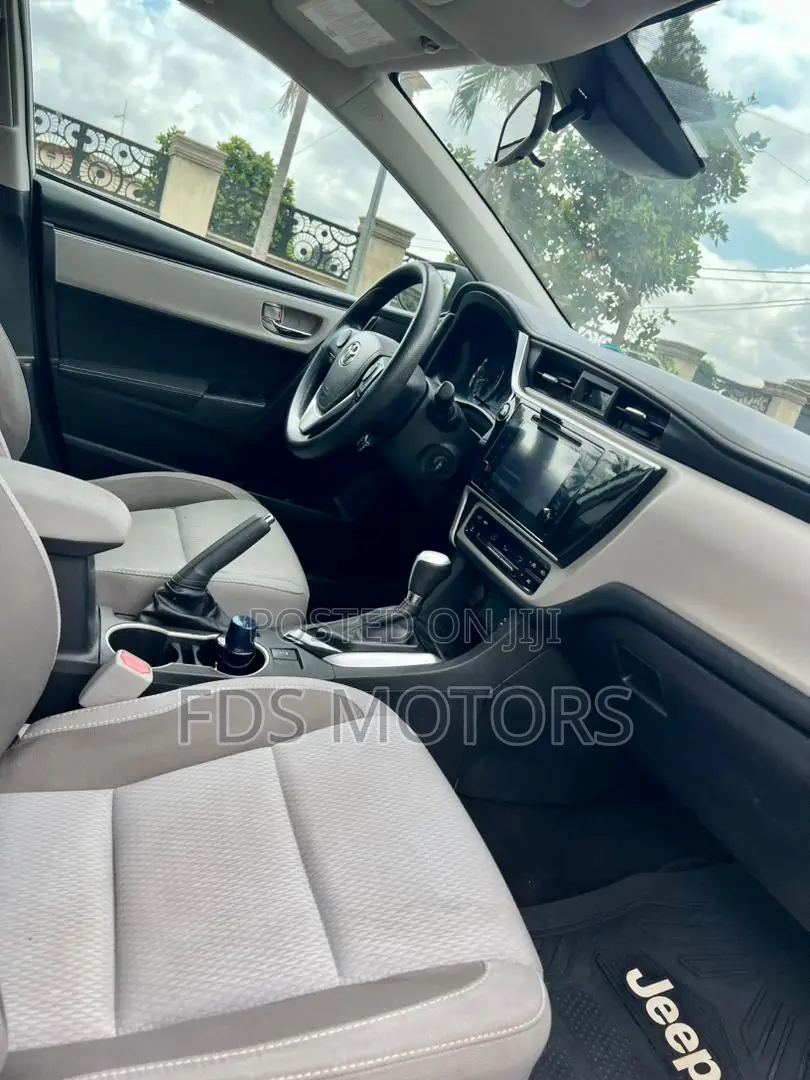 Toyota Corolla L 4dr Sedan (1.8L 4cyl CVT) 2017 White