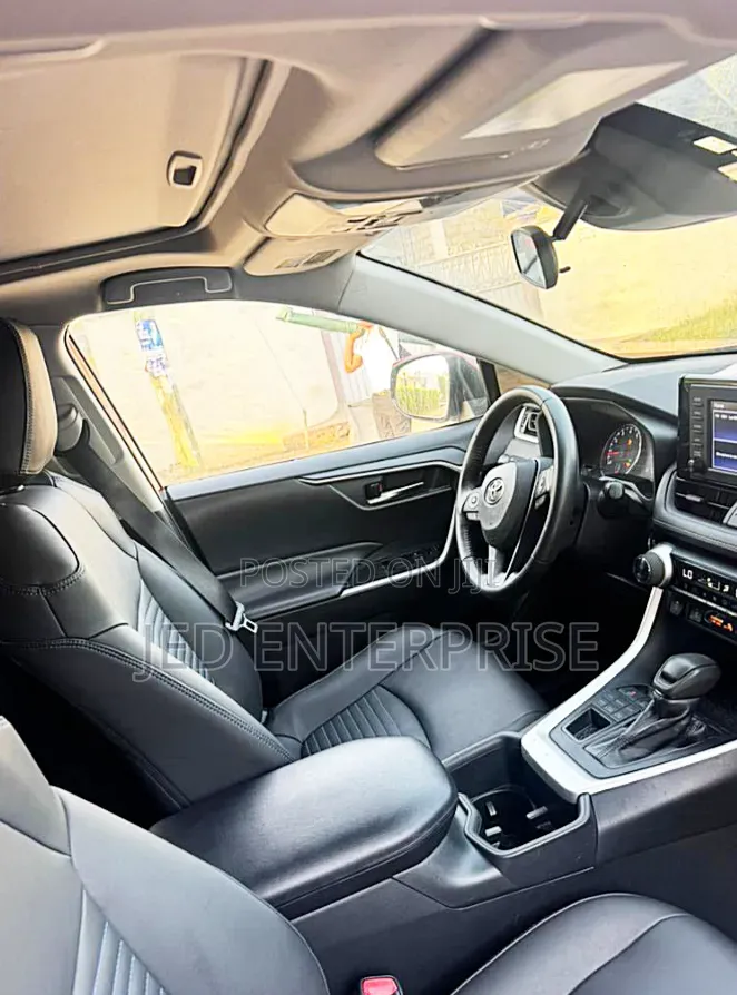 Toyota RAV4 XLE AWD 2020 Orange