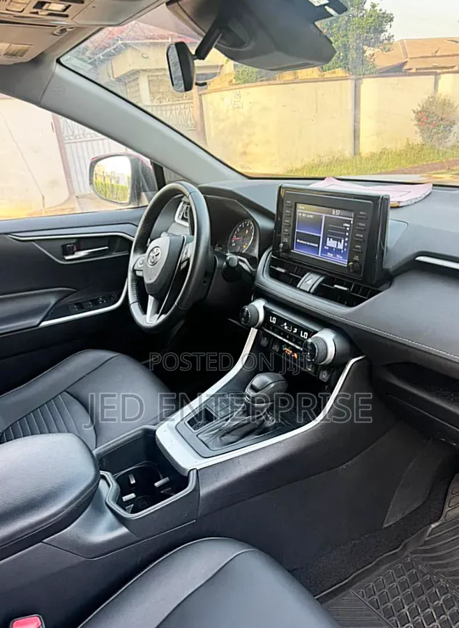 Toyota RAV4 XLE AWD 2020 Orange