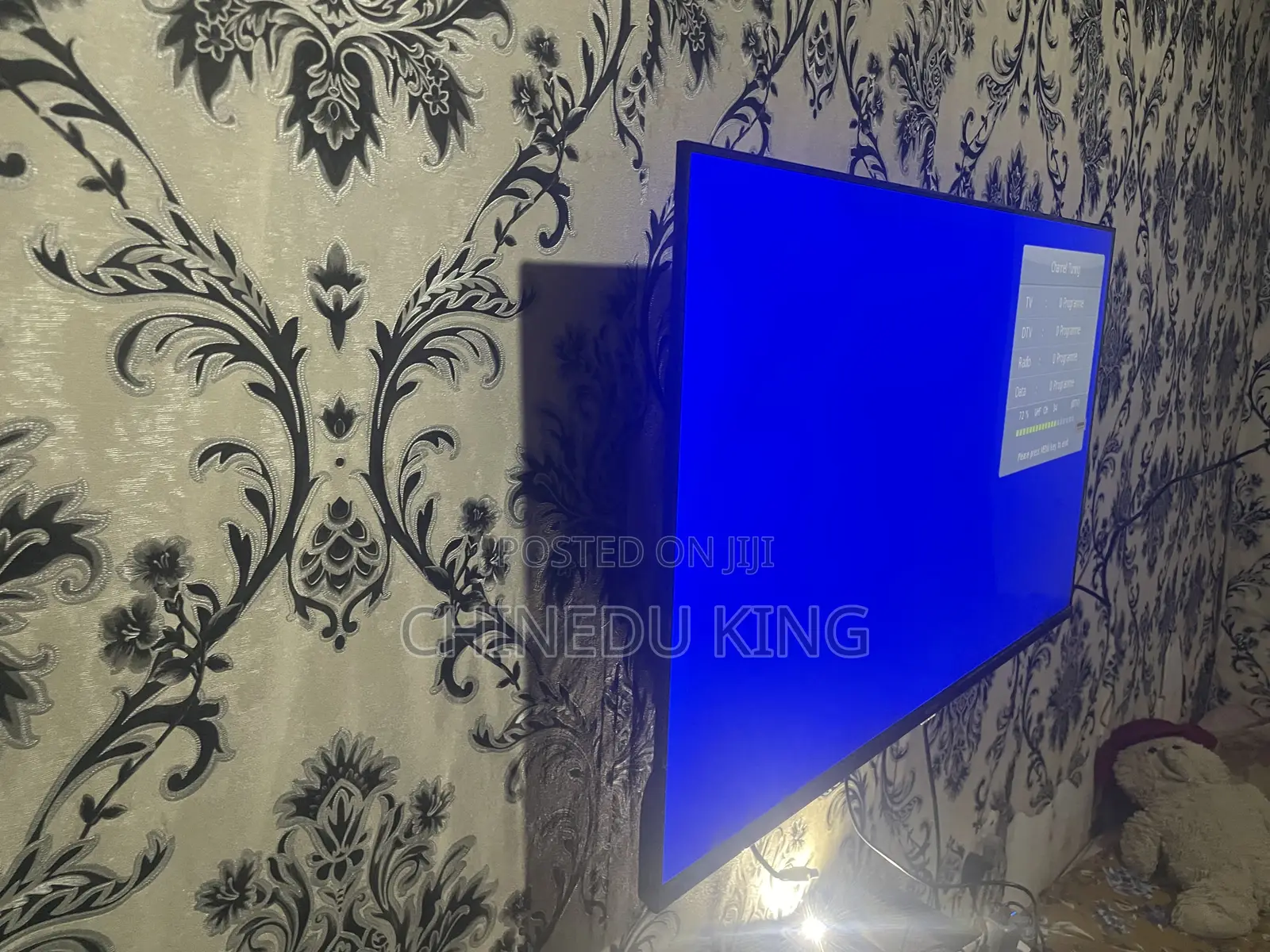 Mooved 42 Inch Tv (Frameless Neat)