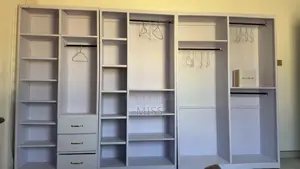 Closet 4 Seperate Pieces 800gh a Piece