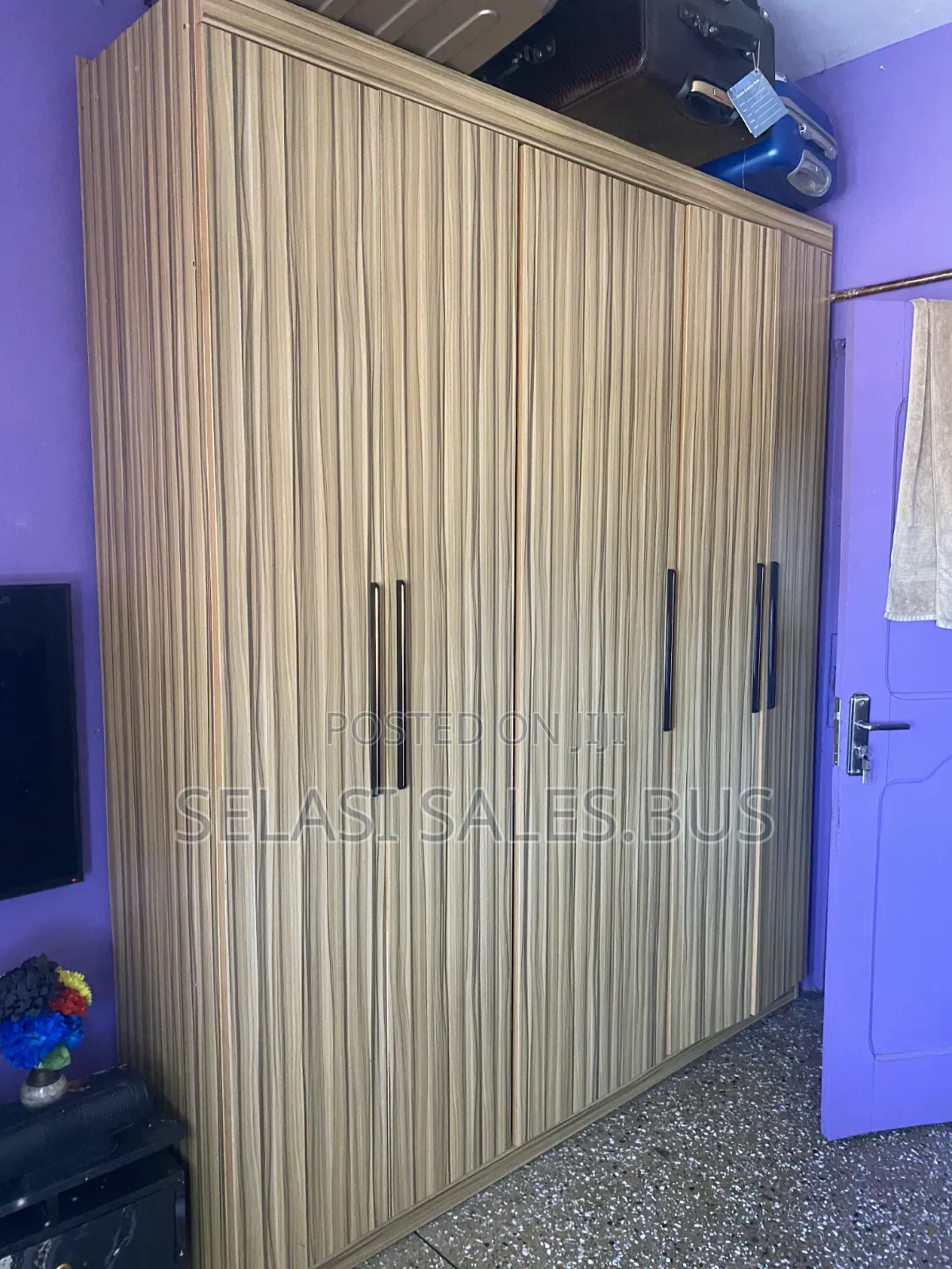 Custom Wardrobes, Closets, Tv Units and Kitchen Cabinets Packages