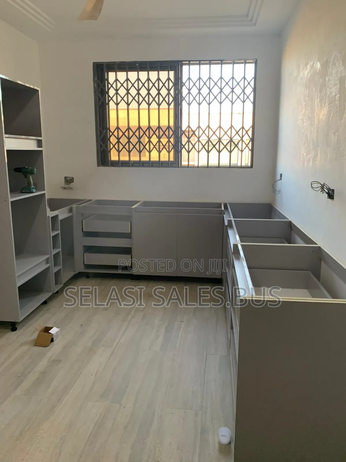 Custom Wardrobes, Closets, Tv Units and Kitchen Cabinets Packages