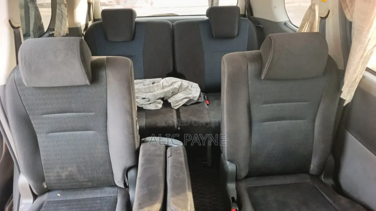 Toyota Voxy 2011 Silver