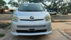 Toyota Voxy 2011 Silver