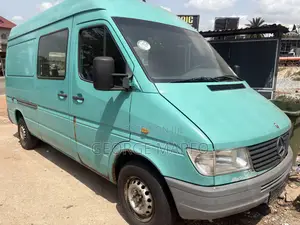 Mercedes-Benz Sprinter 2000 Green