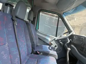 Mercedes-Benz Sprinter 2000 Green