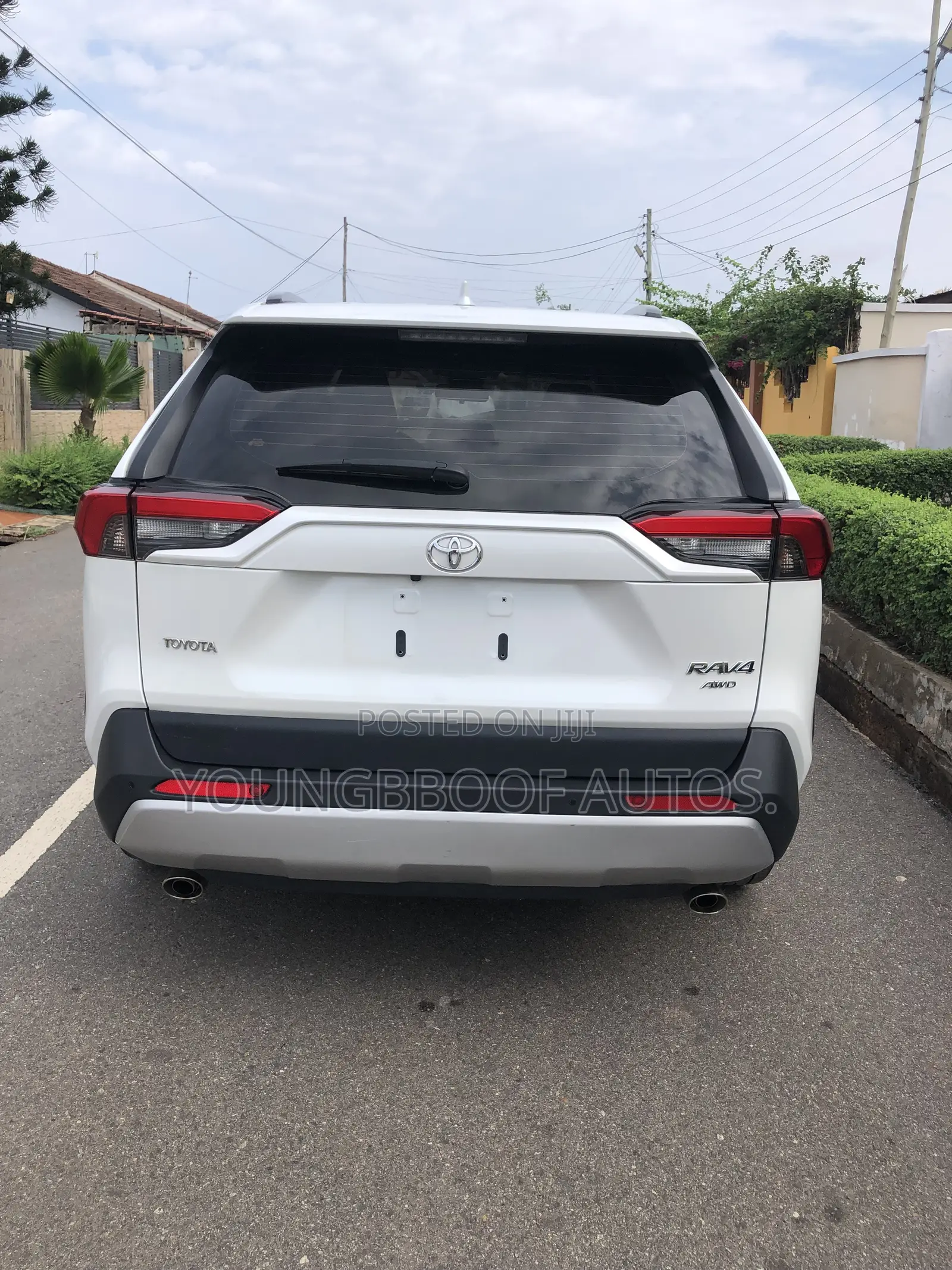 Toyota RAV4 XLE Premium AWD 2023 White
