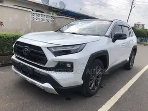 Toyota RAV4 XLE Premium AWD 2023 White