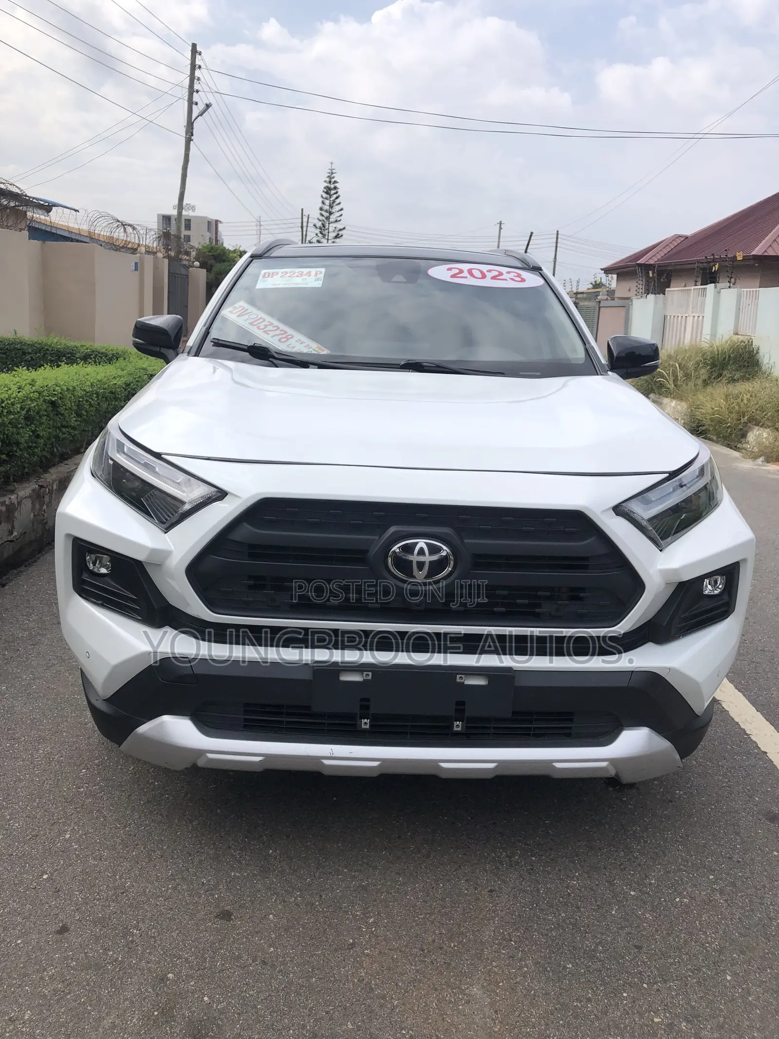 Toyota RAV4 XLE Premium AWD 2023 White