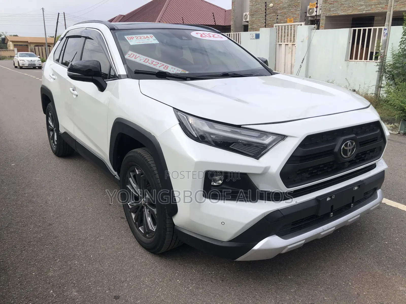 Toyota RAV4 XLE Premium AWD 2023 White