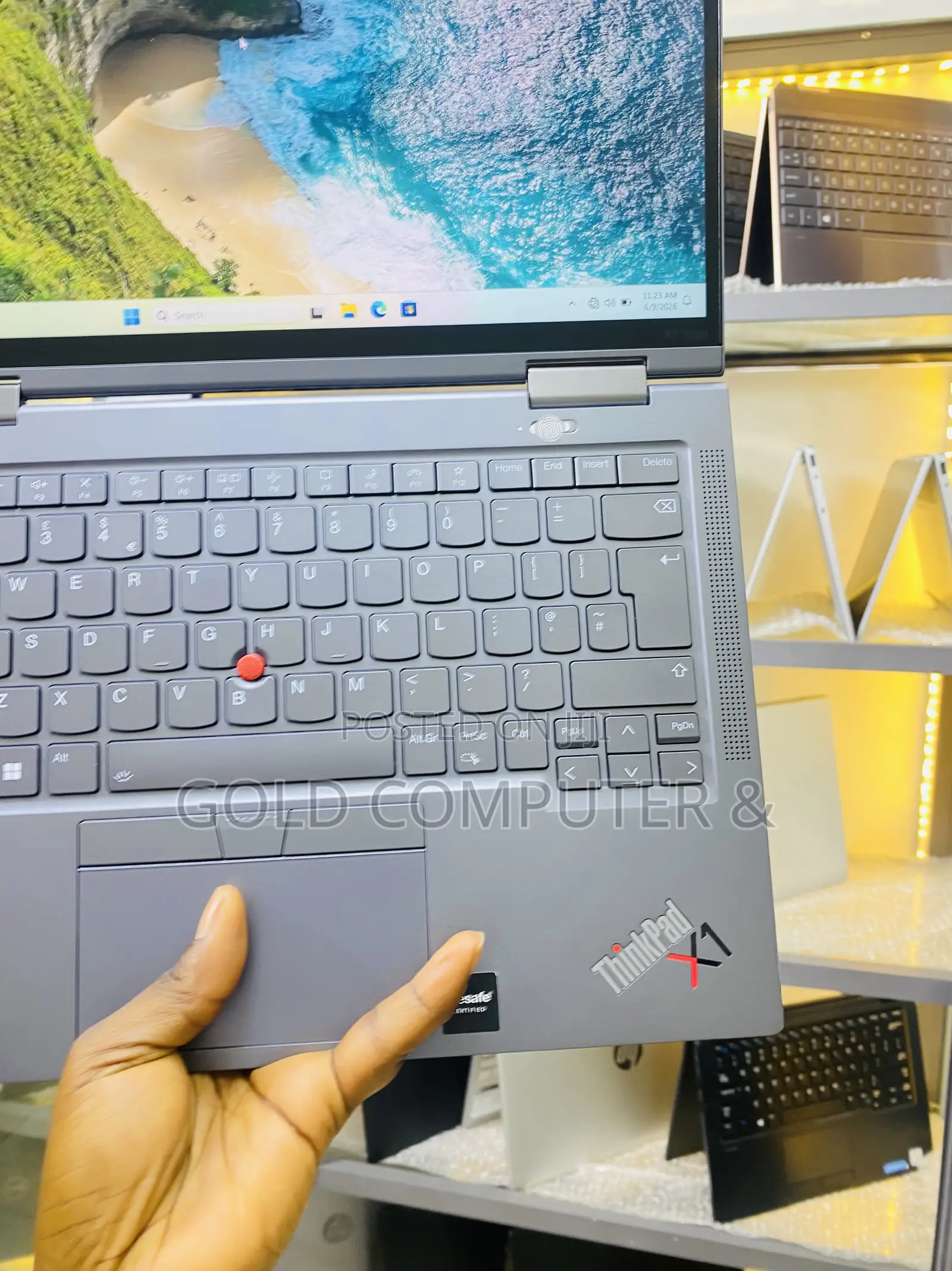 Laptop Lenovo ThinkPad X1 Yoga Gen 8 16GB Intel Core i5 SSD 512GB