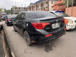 Toyota Corolla SE (1.8L 4cyl 2A) 2018 Black