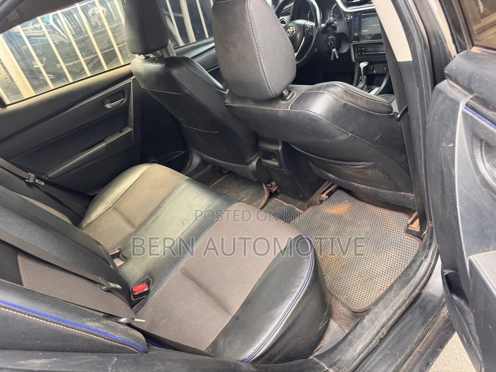 Toyota Corolla SE (1.8L 4cyl 2A) 2018 Black
