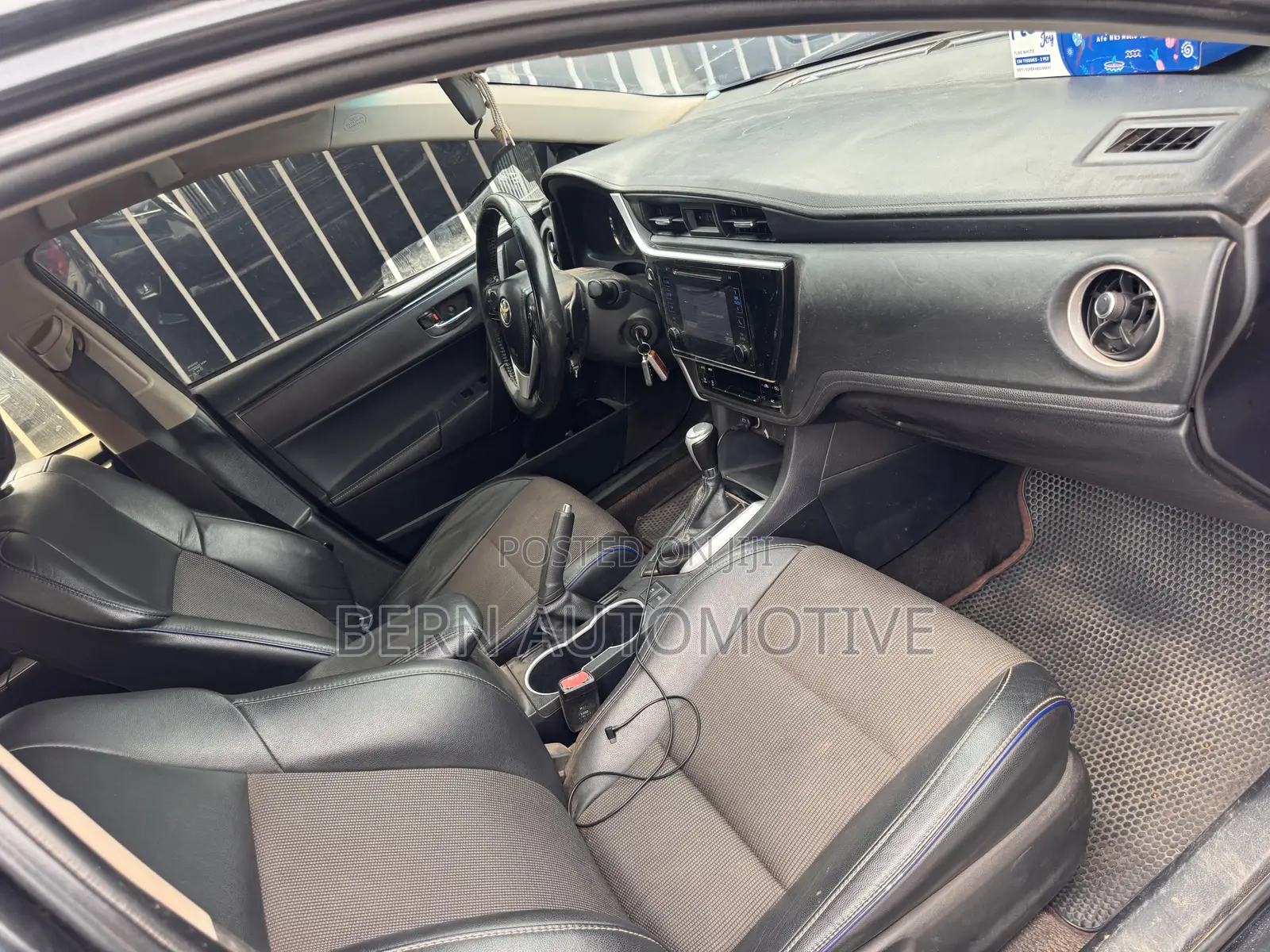 Toyota Corolla SE (1.8L 4cyl 2A) 2018 Black
