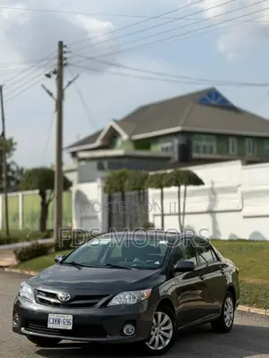 Toyota Corolla LE 4dr Sedan (1.8L 4cyl 4A) 2013 Gray