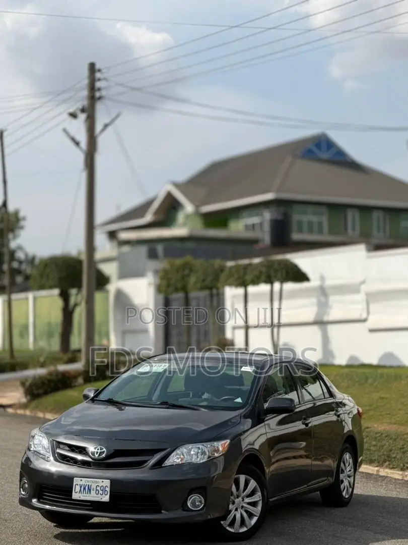 Toyota Corolla LE 4dr Sedan (1.8L 4cyl 4A) 2013 Gray