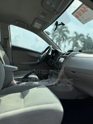 Toyota Corolla LE 4dr Sedan (1.8L 4cyl 4A) 2013 Gray