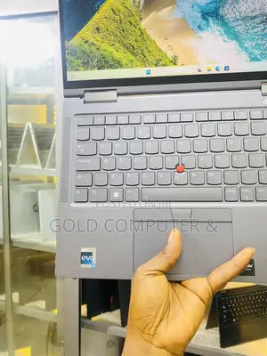 Laptop Lenovo ThinkPad X1 Yoga Gen 8 16GB Intel Core i5 SSD 512GB