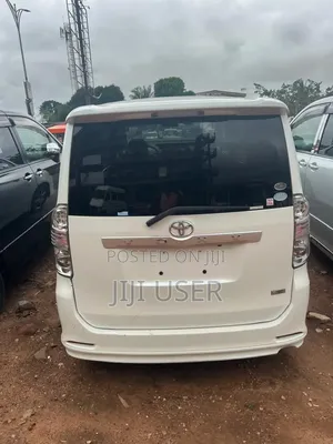 Toyota Voxy 2010 White