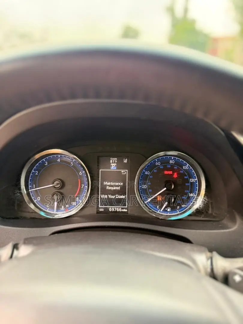 Toyota Corolla XLE (1.8L 4cyl 2A) 2019 Blue